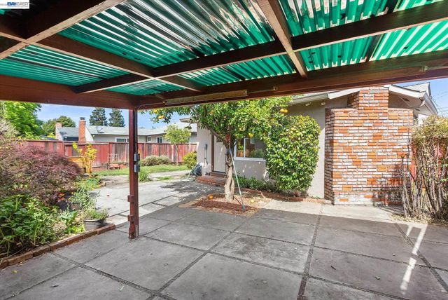 831 Casanova Dr, San Leandro, CA 94578