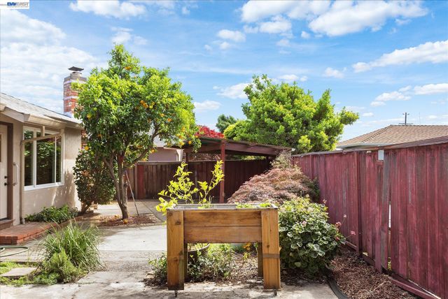 831 Casanova Dr, San Leandro, CA 94578