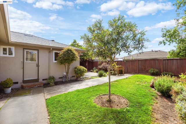 831 Casanova Dr, San Leandro, CA 94578