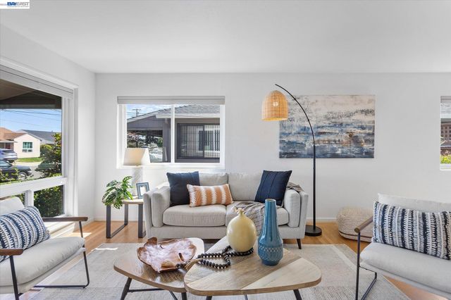 831 Casanova Dr, San Leandro, CA 94578