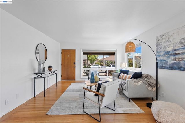 831 Casanova Dr, San Leandro, CA 94578