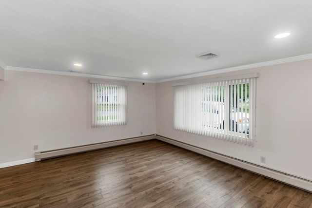 89 Garvey Dr, Springfield, MA 01109