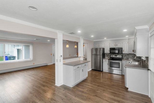 89 Garvey Dr, Springfield, MA 01109