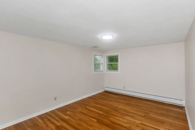 89 Garvey Dr, Springfield, MA 01109