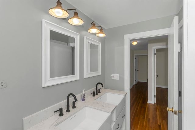 89 Garvey Dr, Springfield, MA 01109