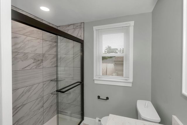 89 Garvey Dr, Springfield, MA 01109