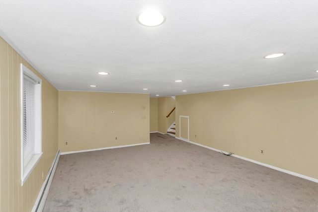 89 Garvey Dr, Springfield, MA 01109