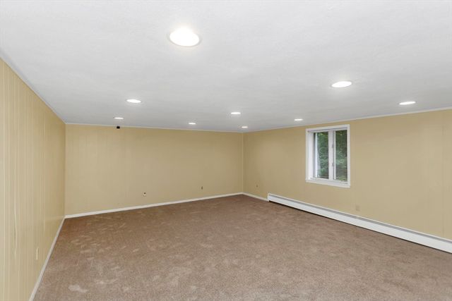 89 Garvey Dr, Springfield, MA 01109