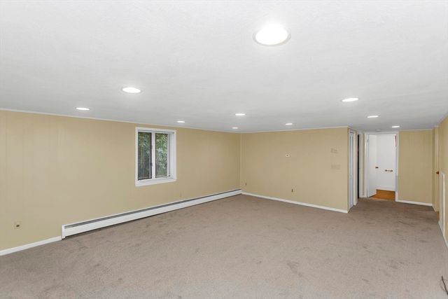 89 Garvey Dr, Springfield, MA 01109
