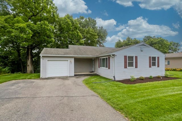 89 Garvey Dr, Springfield, MA 01109