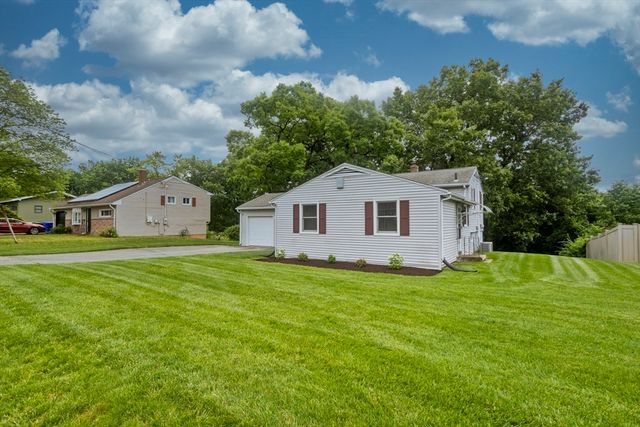 89 Garvey Dr, Springfield, MA 01109