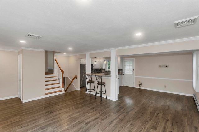 89 Garvey Dr, Springfield, MA 01109