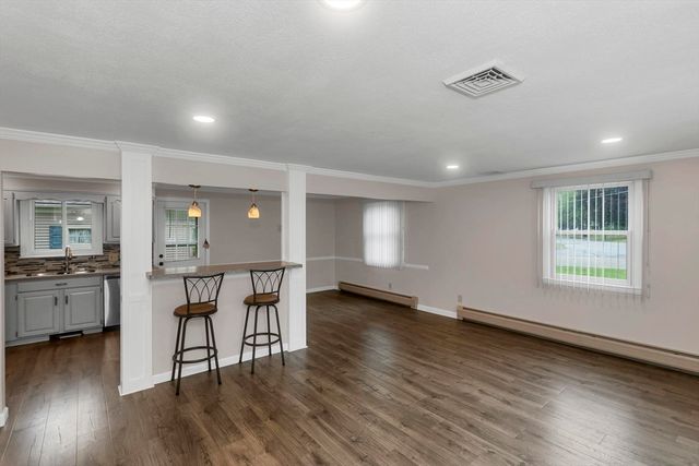 89 Garvey Dr, Springfield, MA 01109