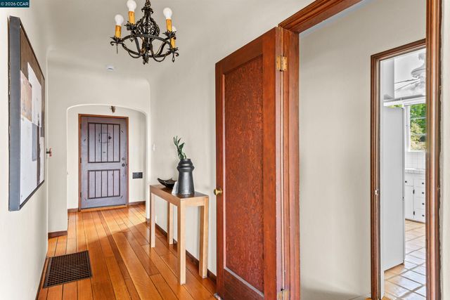 3735 Virden Ave, Oakland, CA 94619