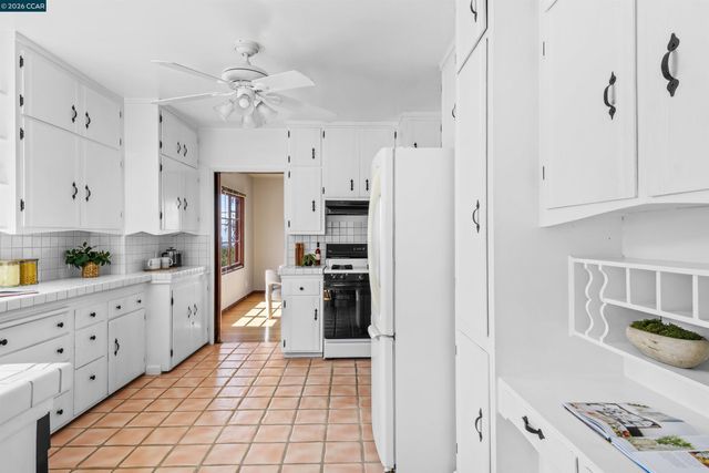 3735 Virden Ave, Oakland, CA 94619