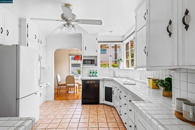 3735 Virden Ave, Oakland, CA 94619