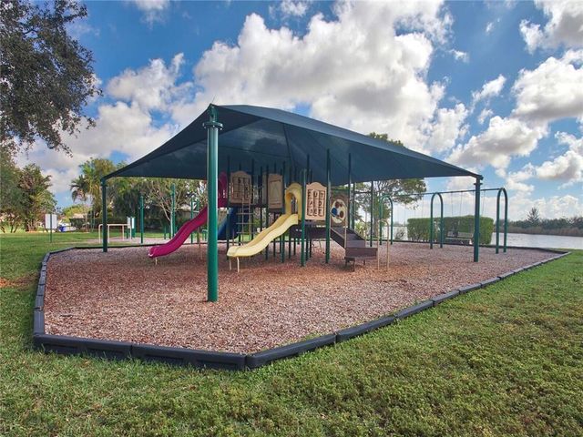 4777 SW 14th Street, Deerfield Beach, FL 33442