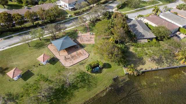 4777 SW 14th Street, Deerfield Beach, FL 33442