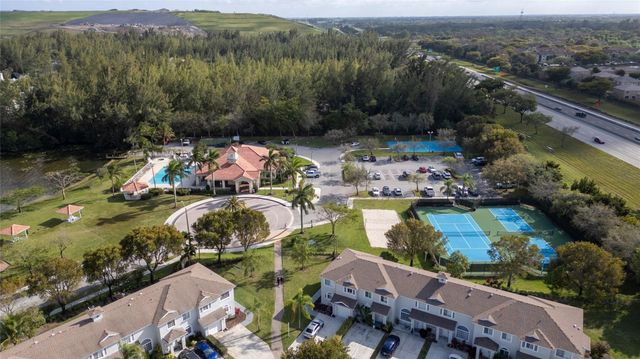4777 SW 14th Street, Deerfield Beach, FL 33442