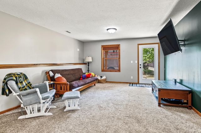 43 Nicholas Way, Hudson, WI 54016