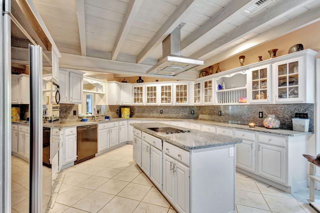 550 Skylake Drive, West Palm Beach, FL 33415