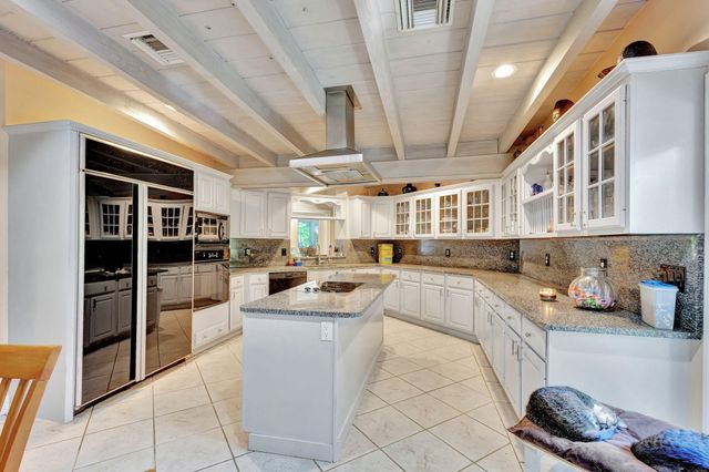 550 Skylake Drive, West Palm Beach, FL 33415