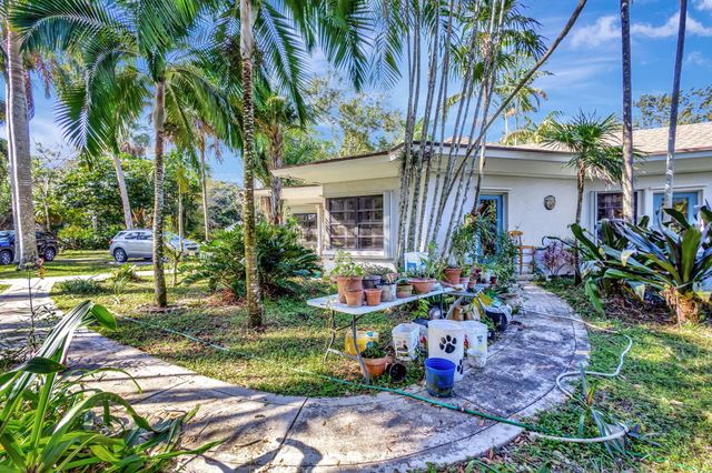 550 Skylake Drive, West Palm Beach, FL 33415