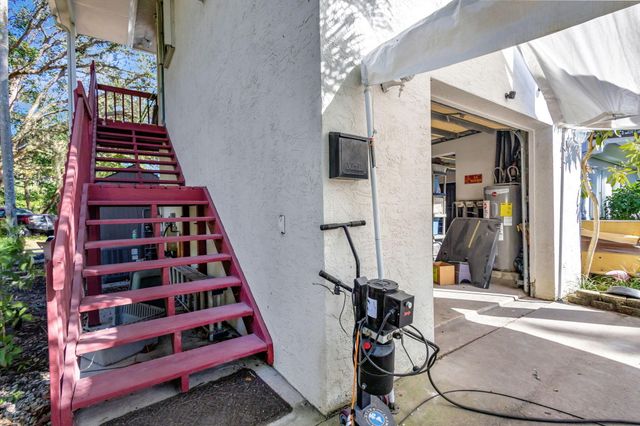 550 Skylake Drive, West Palm Beach, FL 33415