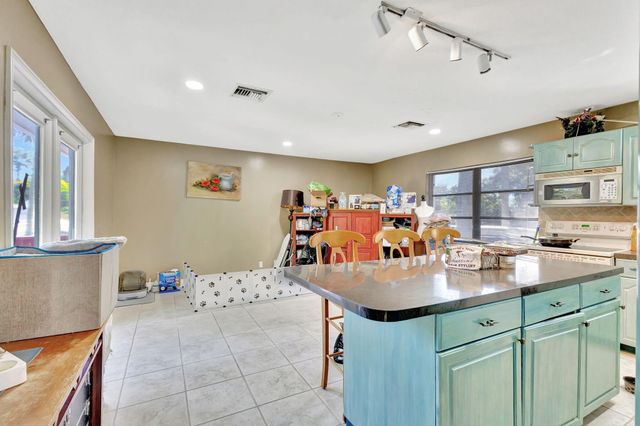 550 Skylake Drive, West Palm Beach, FL 33415