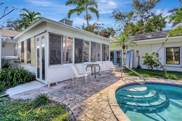 550 Skylake Drive, West Palm Beach, FL 33415