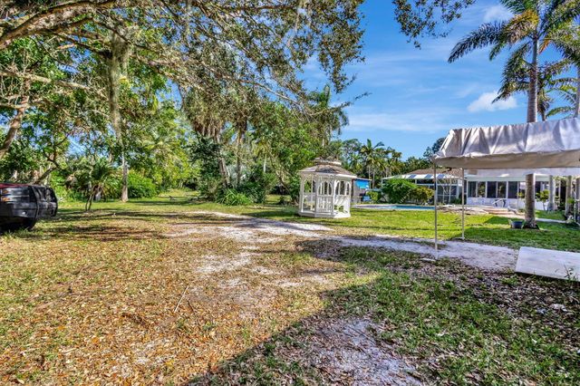 550 Skylake Drive, West Palm Beach, FL 33415