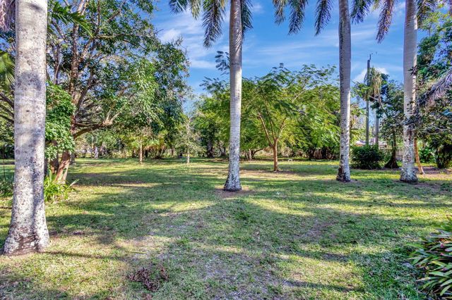 550 Skylake Drive, West Palm Beach, FL 33415