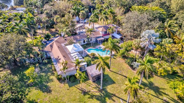 550 Skylake Drive, West Palm Beach, FL 33415