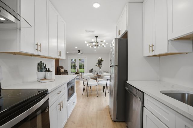 2916 Rayswood Drive, Carrollton, TX 75007