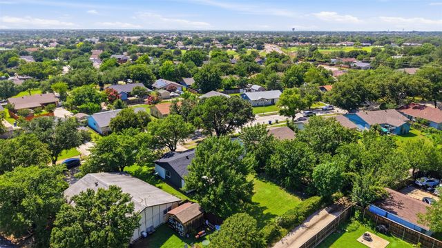 2916 Rayswood Drive, Carrollton, TX 75007
