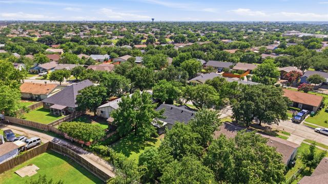 2916 Rayswood Drive, Carrollton, TX 75007