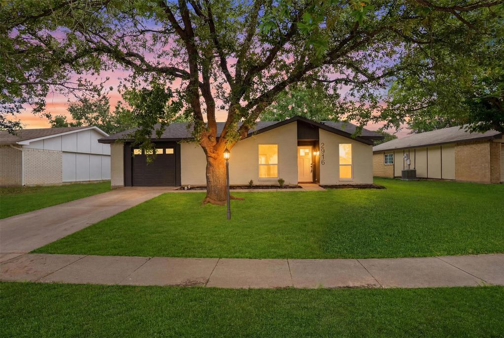 2916 Rayswood Drive, Carrollton, TX 75007
