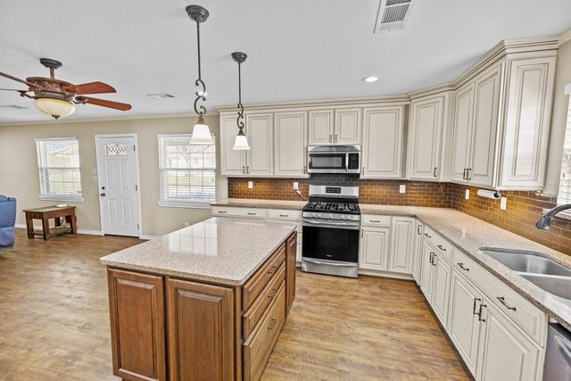 207 N Sand Street, Comanche, TX 76442
