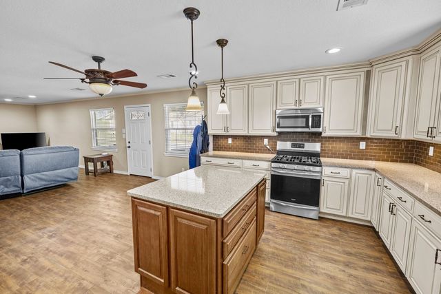 207 N Sand Street, Comanche, TX 76442