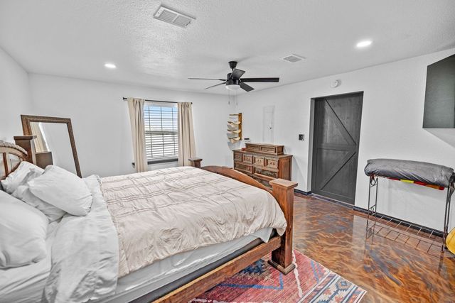 207 N Sand Street, Comanche, TX 76442