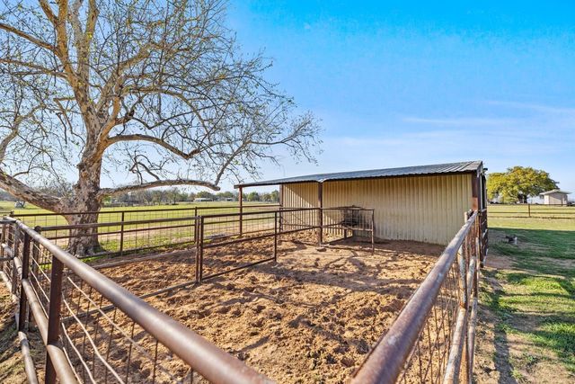 207 N Sand Street, Comanche, TX 76442