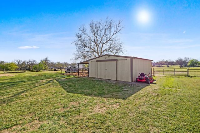 207 N Sand Street, Comanche, TX 76442