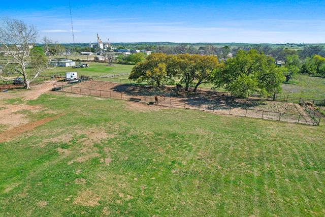 207 N Sand Street, Comanche, TX 76442