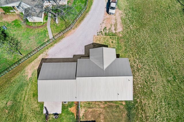 207 N Sand Street, Comanche, TX 76442
