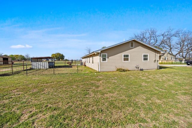 207 N Sand Street, Comanche, TX 76442
