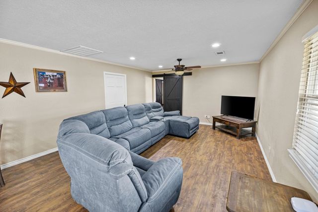 207 N Sand Street, Comanche, TX 76442