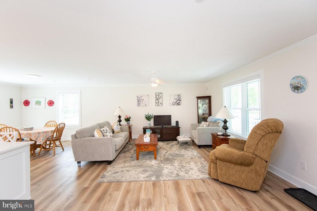 Image 10 of property listing at 113 TRINITY CT, East New Market, MD 21631