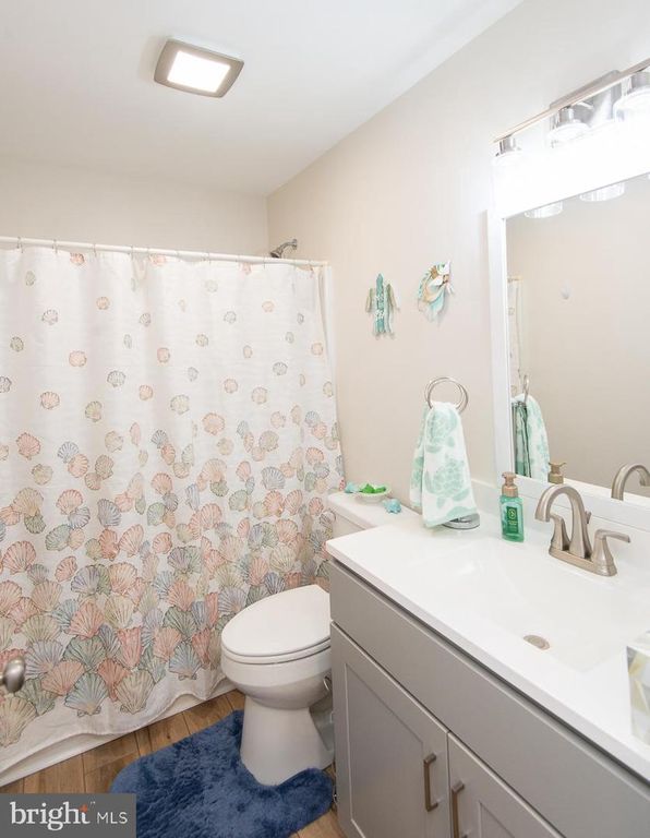 Image 15 of property listing at 113 TRINITY CT, East New Market, MD 21631