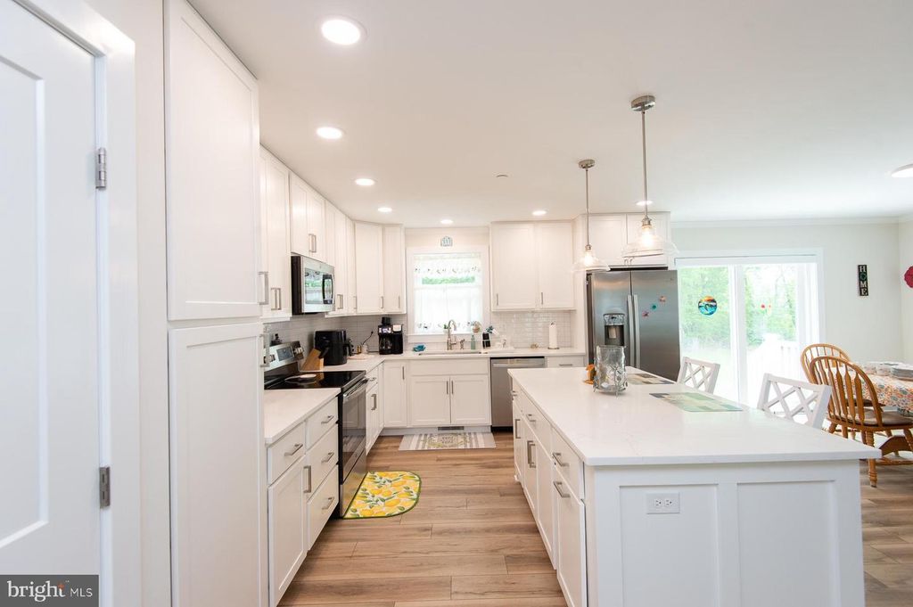Image 4 of property listing at 113 TRINITY CT, East New Market, MD 21631