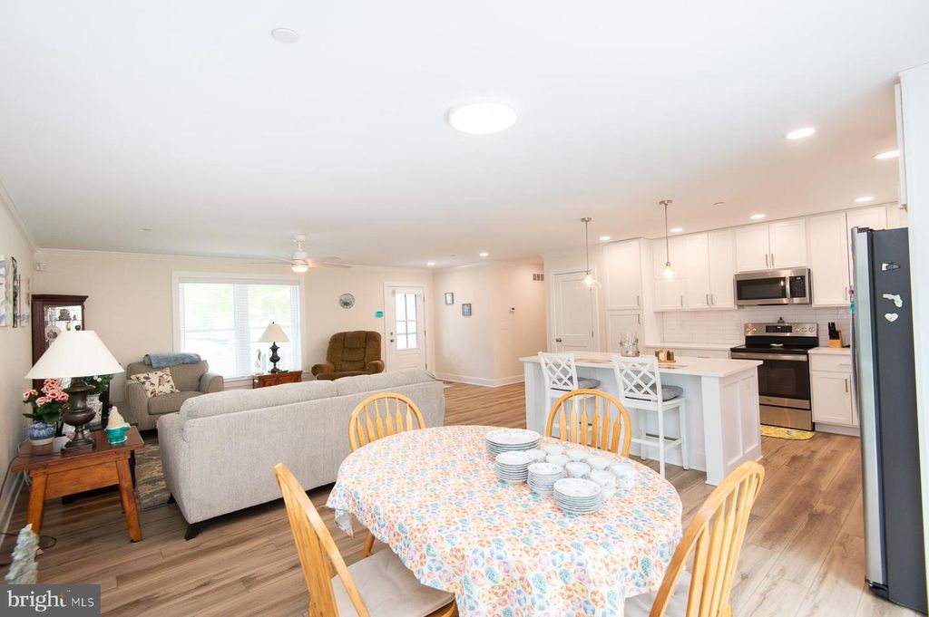 Image 6 of property listing at 113 TRINITY CT, East New Market, MD 21631